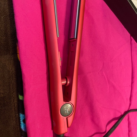 CHI 3/4” flat iron pink - Picture 3 of 5